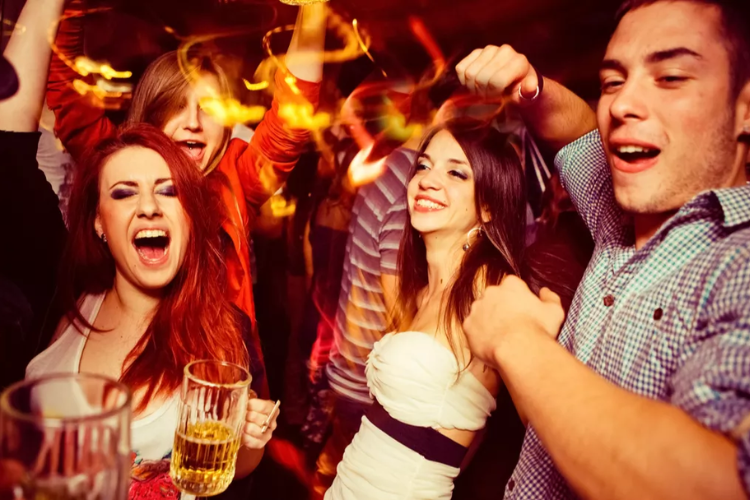 Le lien entre alcool et inflammation : comment réduire les douleurs corporelles après une soirée festive ?