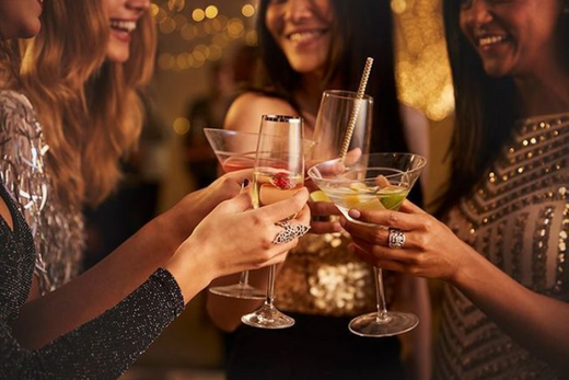 Les aliments à bannir après une soirée arrosée : Les erreurs à éviter pour mieux récupérer